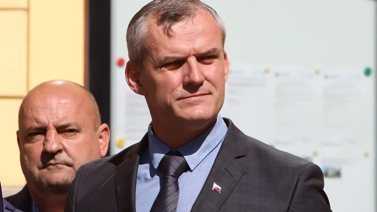 Slovenský politik označil útok v Praze za důsledek liberální demokracie, ostatní se od něj distancovali